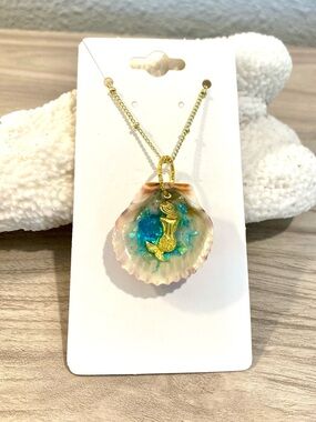 20. Mermaid Shell Pendant Reversible Necklace - Blue & Gold